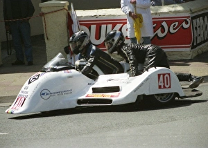 Images Dated 7th January 2018: Conrad Harrison & Carl Kirwin (Yamaha) 1995 Sidecar TT