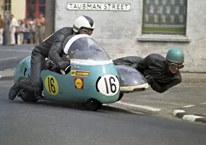 Images Dated 27th March 2022: Bill Cooper & D B Argent (WEC) 1970 750 Sidecar TT