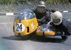 Images Dated 7th October 2020: Bill Copson & Gary Townley (BMW) 1972 500 Sidecar TT