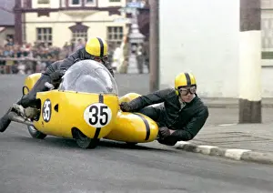 Bill Copson & Harvey Sunderland (BSA) leave Ramsey: 1965 Sidecar TT