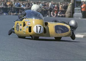 Images Dated 7th April 2022: Bill Currie & F Haslam (Weslake) 1973 750 Sidecar TT