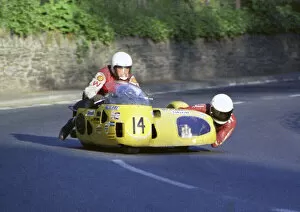 Images Dated 7th April 2022: Bill Currie & Kenny Arthur (Weslake) 1974 750 Sidecar TT