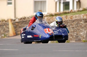 Bill Currie Gallery: Bill Currie & Philip Bridge (Windle Yamaha) 2004 Sidecar TT
