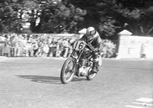 Images Dated 9th May 2021: D Fotherby (Ariel) 1952 Senior Manx Grand Prix