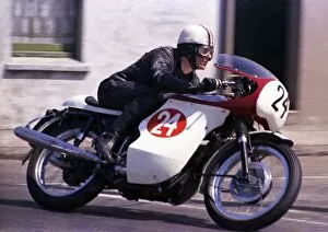 Images Dated 20th January 2018: Darryl Pendlebury (Triumph) 1969 Production TT