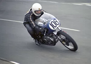 Images Dated 10th November 2020: Dave Abrahams (Hillgate Vincent) 1974 Senior Manx Grand Prix