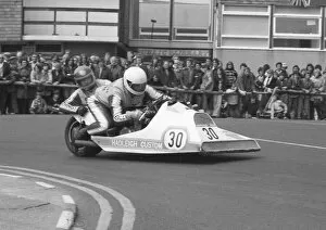Images Dated 27th January 2022: Dave Bexley & Alan Martin (Hadleigh Kawasaki) 1977 1000 Sidecar TT