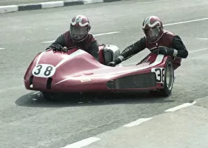 Images Dated 18th September 2020: Dave Hallam & John Havercroft (Windle Yamaha) 1980 Sidecar TT