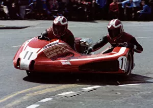 Images Dated 29th October 2018: Dave Hallam & John Havercroft (Yamaha) 1981 Sidecar TT
