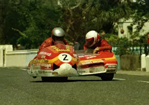 Images Dated 28th September 2018: Dave Hallam & Mark Day (Windle Yamaha) 1986 Sidecar TT