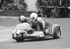 Images Dated 25th May 2022: Dave Lawrence & Nick Smith (Hartwell Imp) 1977 Sidecar TT