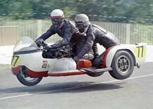 Images Dated 20th August 2021: Dave Mallon & J Maher (BSA) 1971 750 Sidecar TT
