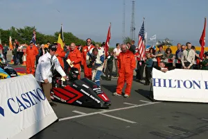 Images Dated 31st May 2003: Dave Molyneux & Craig Hallam (DMR Honda) 2003 Sidecar TT