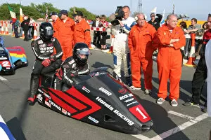 Images Dated 31st May 2003: Dave Molyneux & Craig Hallam (DMR Honda) 2003 Sidecar TT