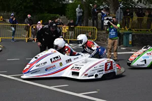 Images Dated 26th May 2019: Dave Molyneux & Harry Payne (Yamaha) 2019 Sidecar TT