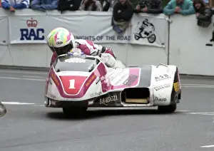 Dave Molyneux & Karl Ellison (Kawasaki) 1992 Sidecar TT