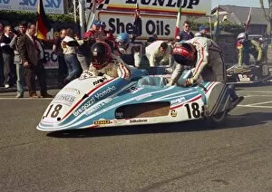 Images Dated 16th August 2016: Dave Molyneux & Paul Kneale (Bregazzi Yamaha) 1987 Sidecar TT