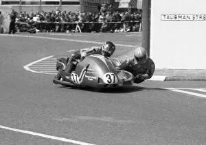 Images Dated 3rd January 2020: Dave Saunders & Peter Mooney (Kawasaki) 1981 Sidecar TT