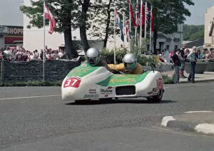 Images Dated 5th April 2020: Dave Saville & Dave Hall (Windle Yamaha) 1986 Sidecar TT