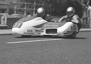 Images Dated 16th March 2021: Dave Saville & Dave Hall (Windle Yamaha) 1986 Sidecar TT