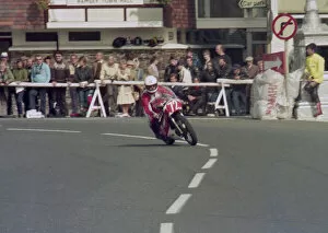 Images Dated 19th April 2021: Dave Shone (Yamaha) 1983 Newcomers Manx Grand Prix
