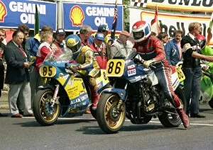 Images Dated 25th March 2017: Dave Woolams (Suzuki) and Mick Hunt (Yamaha) 1988 Senior TT