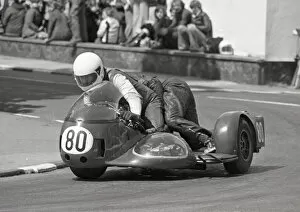 Images Dated 4th April 2020: David Calvert & David Colling (Norton) 1975 500 Sidecar TT