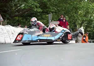 David Calvert & Stuart Bond (Ireson Yamaha) 2000 Sidecar TT
