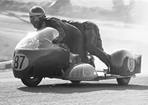 Images Dated 18th February 2022: David North & David Bickley (Greenwood Triumph) 1970 750 Sidecar TT