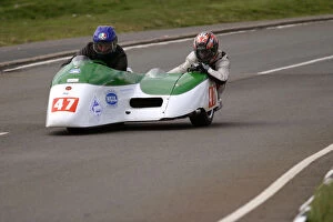 Kerry Williams Gallery: David Stone & Kerry Williams (Shand Yamaha) 2004 Sidecar TT
