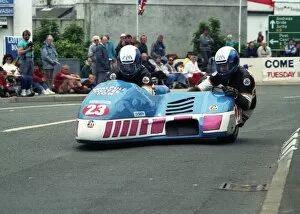 Images Dated 27th December 2017: Bill Davie & Rob Hopkins (Yamaha) 1990 Sidecar TT