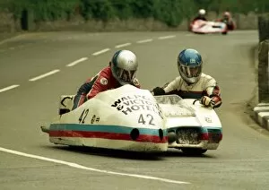 Images Dated 7th February 2018: Bill Davis & Rab Hopkins (Yamaha) 1988 Sidecar TT