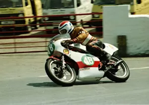 Davy Gordon Gallery: Davy Gordon (Yamaha) 1984 Junior TT