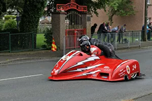 Images Dated 5th June 2014: Dean Banks & Ken Edwards (LCR Suzuki) 2014 Sidecar TT