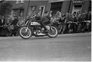 Images Dated 4th May 2018: Dene Hollier (Norton) 1952 Senior TT