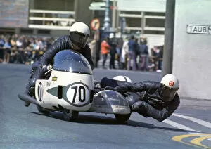 Images Dated 27th January 2022: Denis Westwood & J Wilson (Wackman Norton) 1973 500 Sidecar TT
