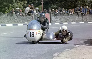 Images Dated 8th October 2020: Dennis Keen & Ralph Crellin (Triumph) 1972 500 Sidecar TT