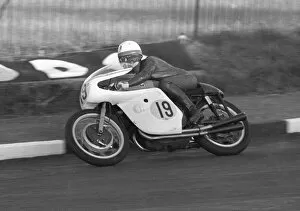 Derek Minter Gallery: Derek Minter (Gilera) 1966 Senior TT