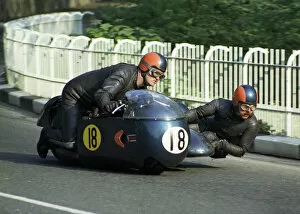 Images Dated 12th December 2016: Derek Plummer & Malcolm Brett (Kettle Triumph) 1969 750 Sidecar TT