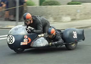 Images Dated 2nd October 2021: Derek Plummer & Malcolm Brett (Kettle Triumph) 1970 500 Sidecar TT