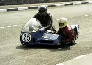 Images Dated 7th December 2017: Derek Plummer & Roger Tomlinson (Kawasaki) 1980 Sidecar TT