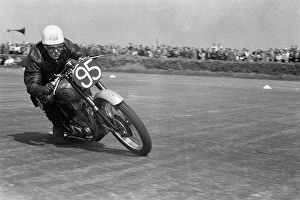 Derek Powell Gallery: Derek Powell (BSA) 1952 Junior Clubman, Silverstone Saturday