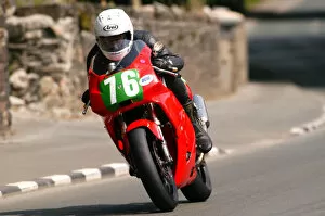 Images Dated 7th June 2004: Derek Whalley (Honda) 2004 Lightweight 400 TT