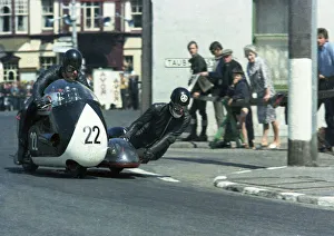 Derek Yorke Gallery: Derek Yorke & A D Lodge (Triton) 1967 Sidecar TT