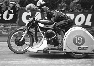Derek Yorke Gallery: Derek Yorke & George Tyler (Norton Watsonian) 1955 Sidecar TT