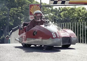 Derry Casson Gallery: Derry Casson & Michael Ellis (Yamaha) 1989 Sidecar TT