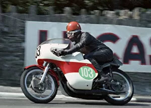Images Dated 16th December 2019: Des Evans (Yamaha) 1967 Lightweight TT