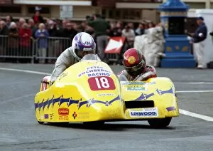 Images Dated 8th January 2018: Des Founds & Dicky Gale (DJS Yamaha) 1996 Sidecar TT