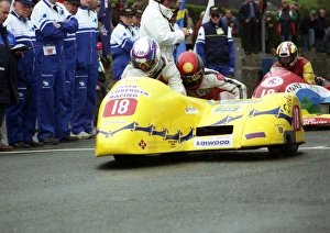 Images Dated 8th January 2018: Des Founds & Dicky Gale (DJS Yamaha) 1996 Sidecar TT