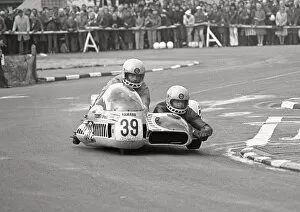 Images Dated 4th April 2020: Dick Greasley & Cliff Holland (Yamaha) 1975 1000 Sidecar TT